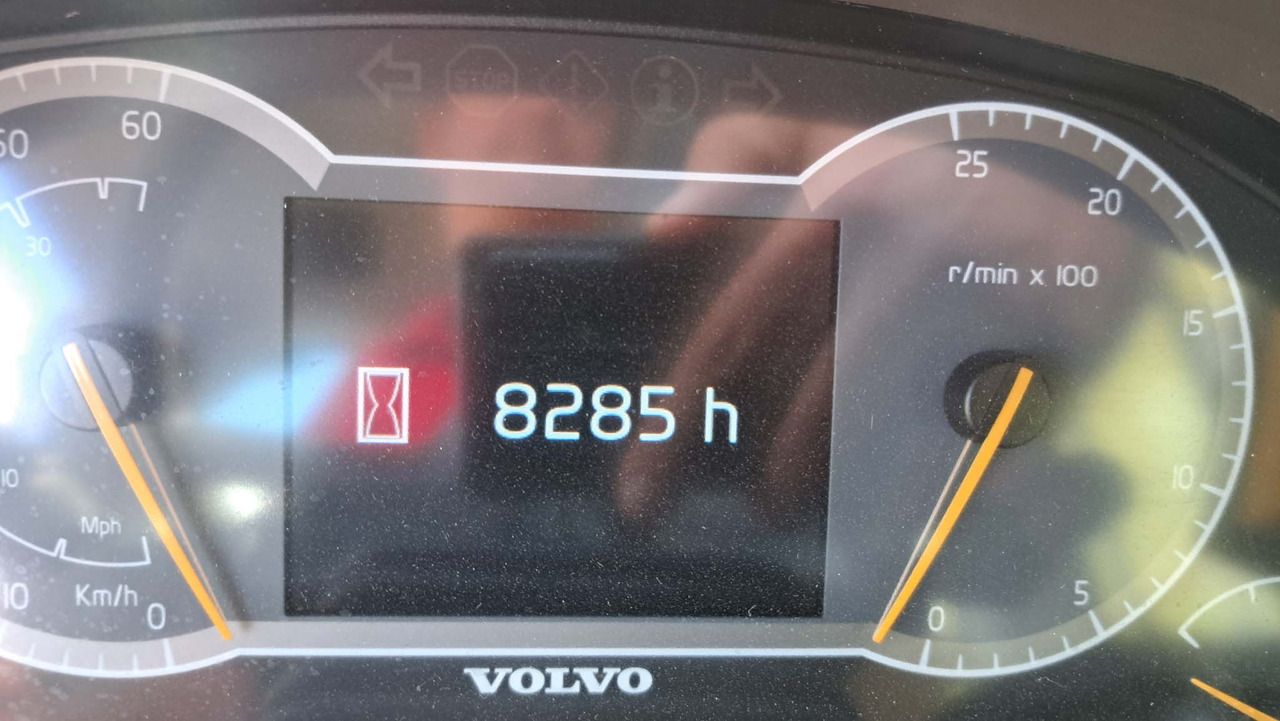 Chargeuse sur pneus VOLVO L150H: photos 48 Chargeuse sur pneus VOLVO L150H: photos 48