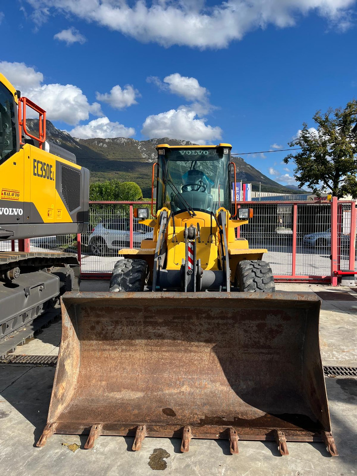 VOLVO L35B - Chargeuse sur pneus: photos 1 VOLVO L35B - Chargeuse sur pneus: photos 1