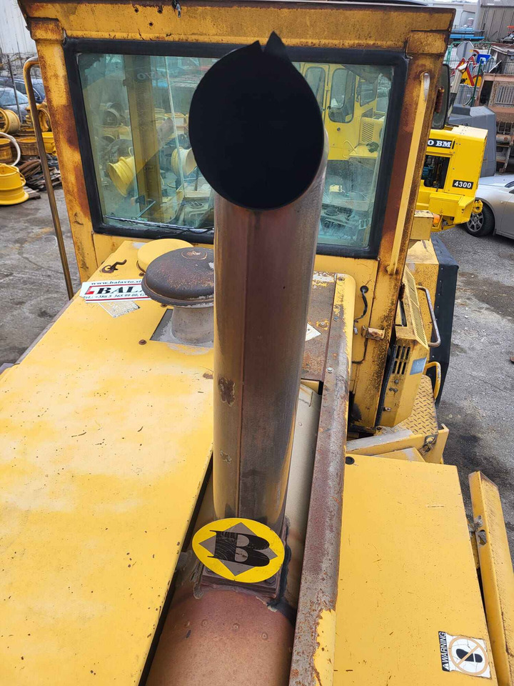 Volvo exhaust pipe - Tube d'echappement pour Chargeuse: photos 1 Volvo exhaust pipe - Tube d'echappement pour Chargeuse: photos 1