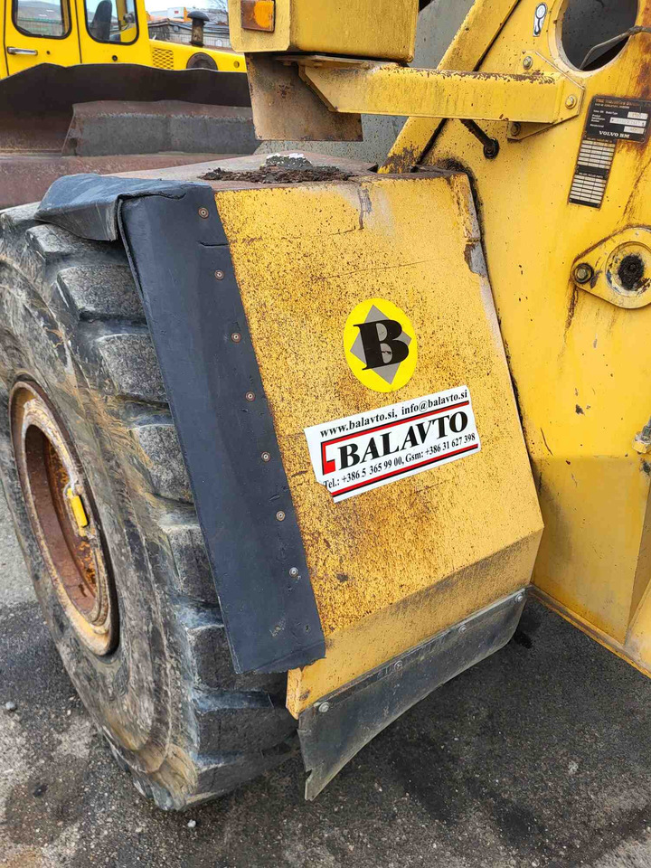 Volvo front fenders - Aile pour Chargeuse: photos 3 Volvo front fenders - Aile pour Chargeuse: photos 3