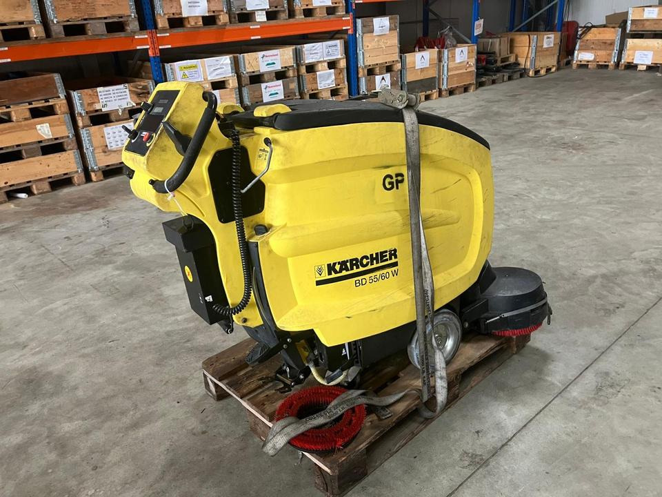 Kärcher BD 55/60W Putzmaschine Akku defekt, Teileträger - Autolaveuse: photos 2 Kärcher BD 55/60W Putzmaschine Akku defekt, Teileträger - Autolaveuse: photos 2