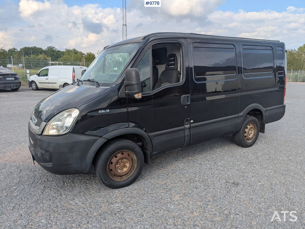 Box Truck Iveco Daily 29L12A V-300 - Fourgon utilitaire: photos 1 Box Truck Iveco Daily 29L12A V-300 - Fourgon utilitaire: photos 1