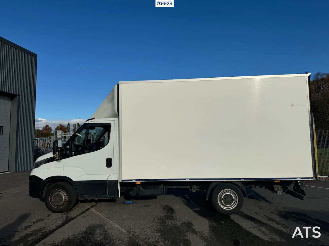 Box Truck Iveco Daily with Tail Lift - Fourgon grand volume: photos 2 Box Truck Iveco Daily with Tail Lift - Fourgon grand volume: photos 2