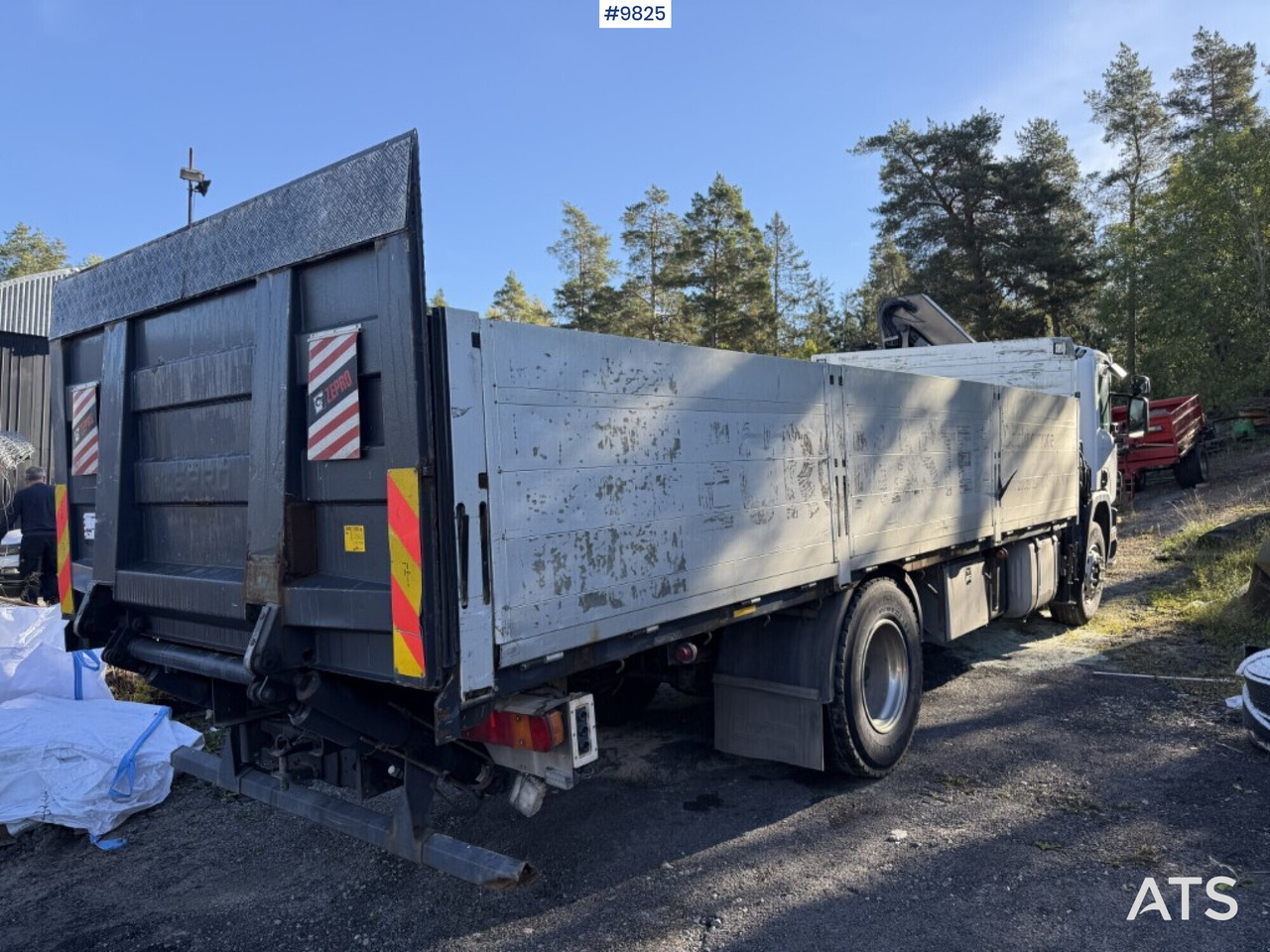 Crane truck Scania P94 230 with tail lift - Camion plateau, Camion grue: photos 4 Crane truck Scania P94 230 with tail lift - Camion plateau, Camion grue: photos 4