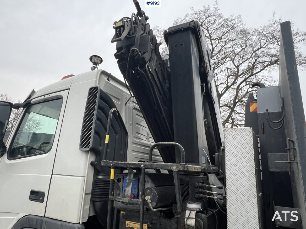 Crane truck VOLVO FM 6*2 with Flatbed and Gravel flatbed (See Video) - Camion grue: photos 4 Crane truck VOLVO FM 6*2 with Flatbed and Gravel flatbed (See Video) - Camion grue: photos 4