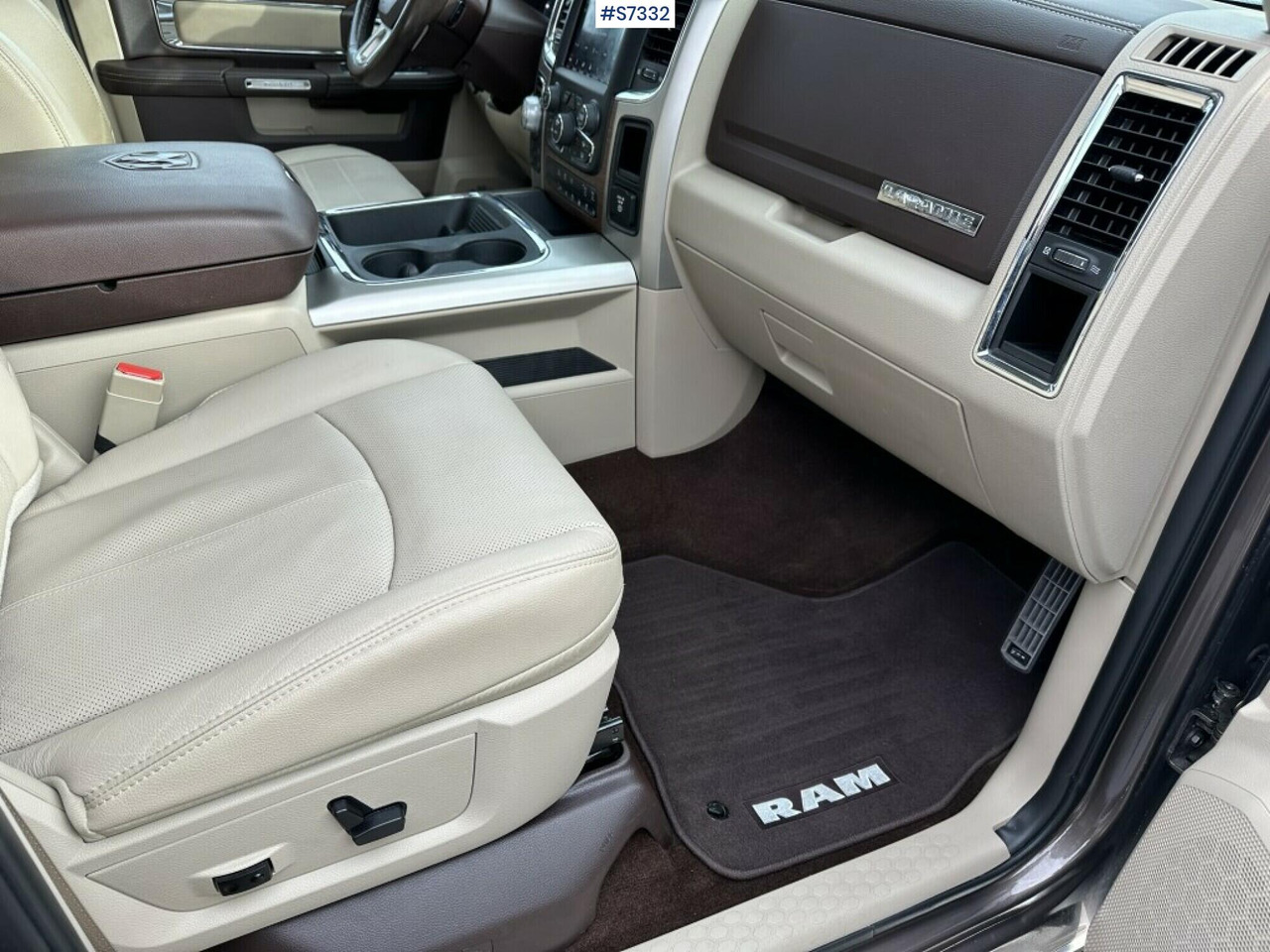 Dodge Ram 1500 Laramie, gasoline, serviced. - Pick-up: photos 5 Dodge Ram 1500 Laramie, gasoline, serviced. - Pick-up: photos 5