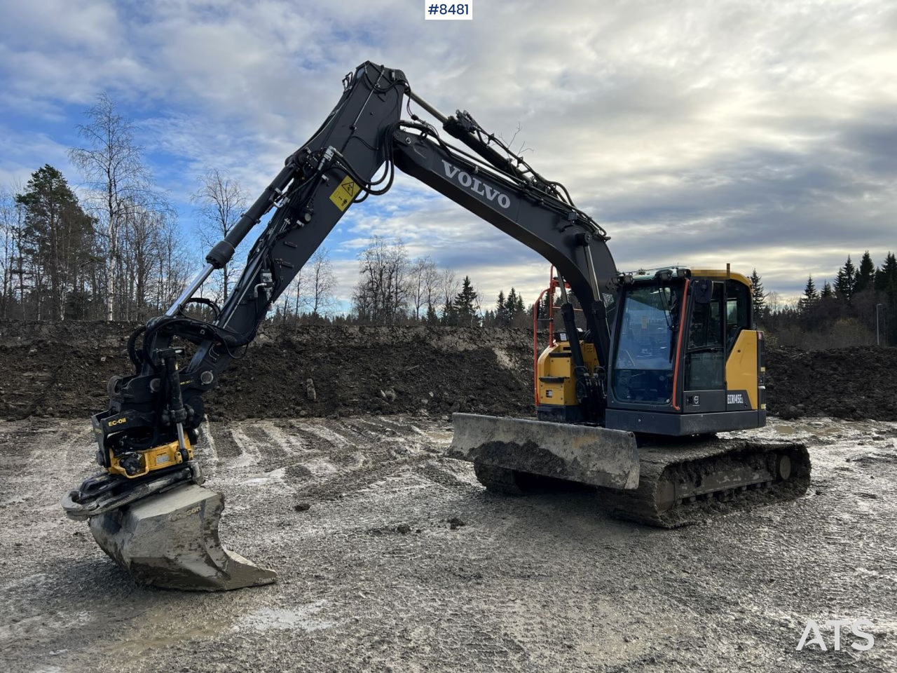 Excavator Volvo ECR145 EL with 1365 h - Pelle sur chenille: photos 1 Excavator Volvo ECR145 EL with 1365 h - Pelle sur chenille: photos 1