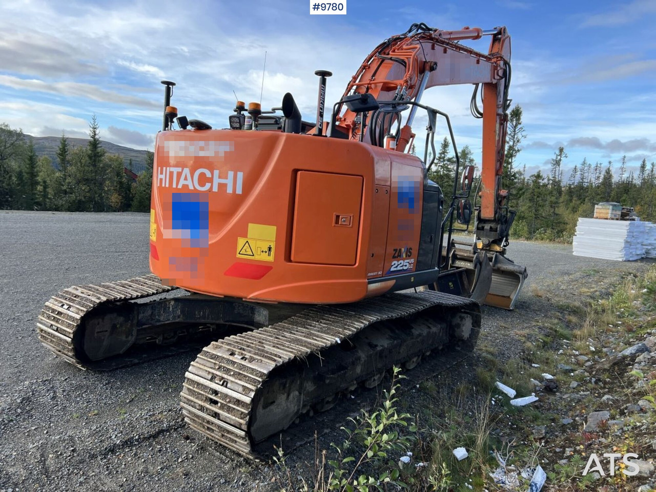 Hitachi ZX 225 US LC-L with excavation system and attachments - Pelle sur chenille: photos 4 Hitachi ZX 225 US LC-L with excavation system and attachments - Pelle sur chenille: photos 4