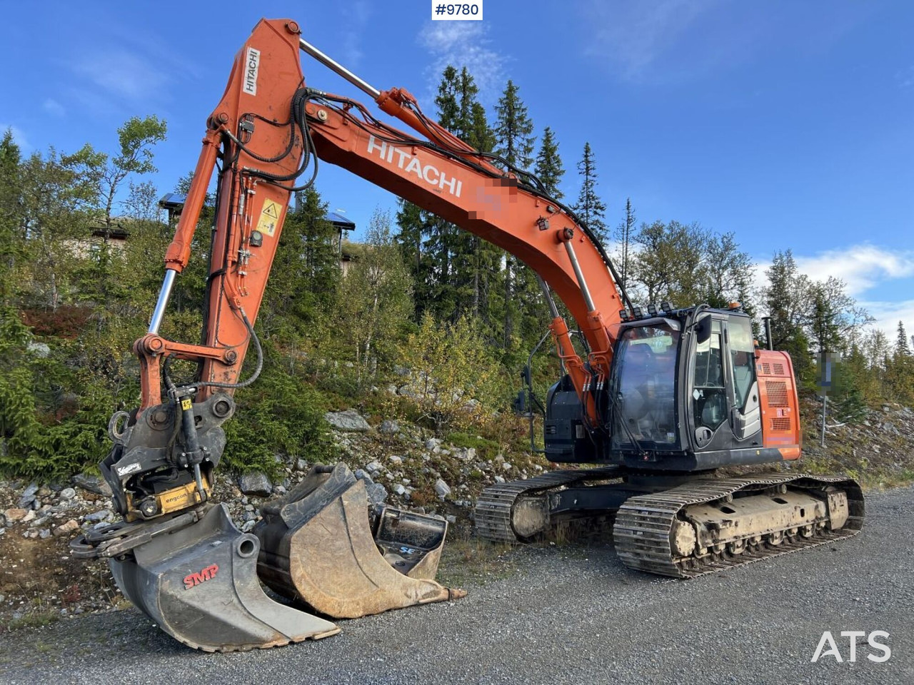 Hitachi ZX 225 US LC-L with excavation system and attachments - Pelle sur chenille: photos 1 Hitachi ZX 225 US LC-L with excavation system and attachments - Pelle sur chenille: photos 1