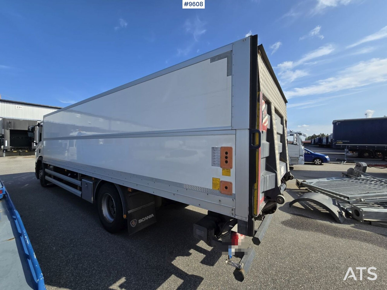 Scania P250 Liftable and lowerable body - Camion fourgon: photos 4 Scania P250 Liftable and lowerable body - Camion fourgon: photos 4