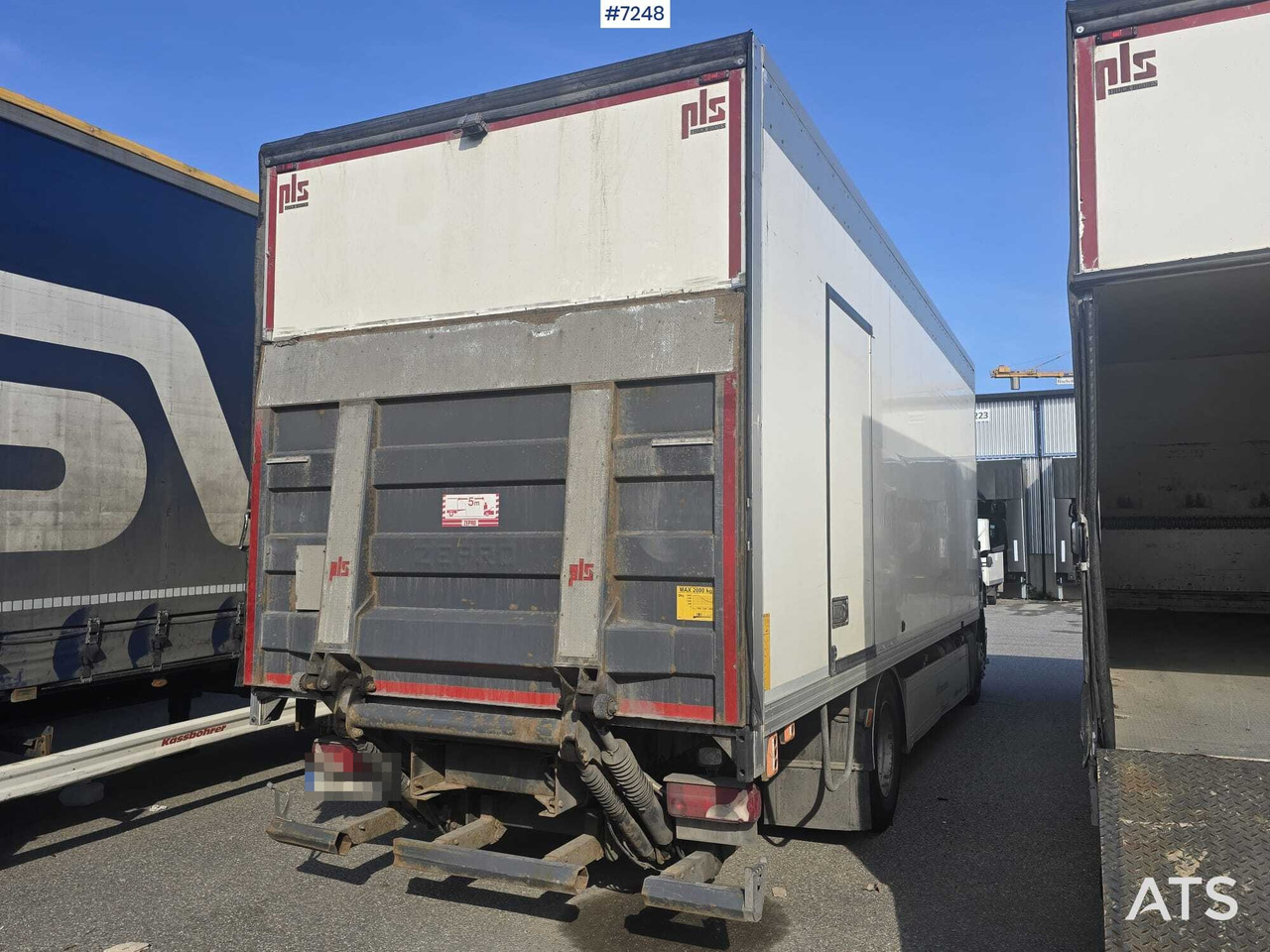 Scania P320 Box truck with tail lift - Camion fourgon: photos 4 Scania P320 Box truck with tail lift - Camion fourgon: photos 4