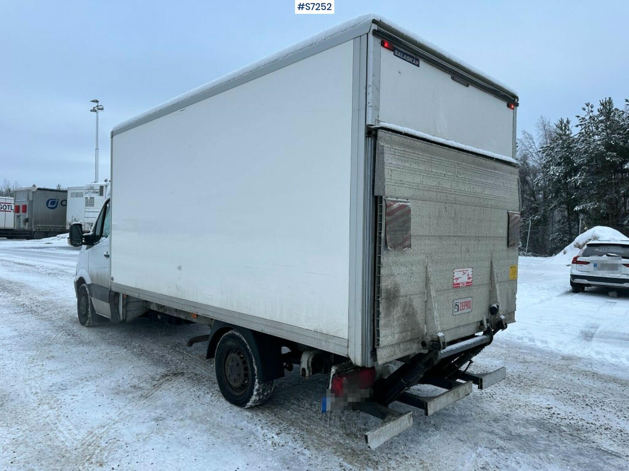 Sprinter box truck Mercedes Benz with Tailgate lift - Fourgon grand volume: photos 4 Sprinter box truck Mercedes Benz with Tailgate lift - Fourgon grand volume: photos 4