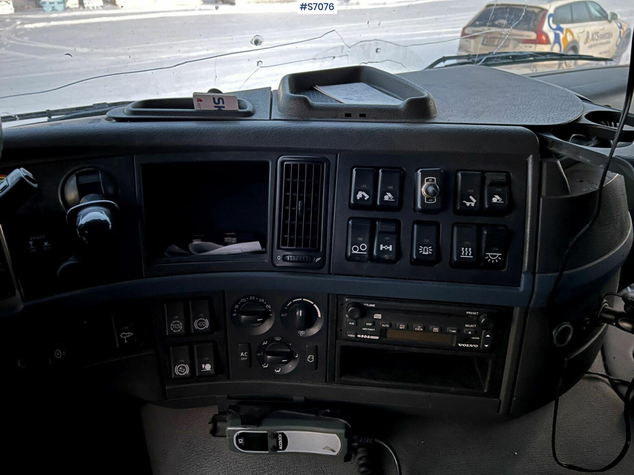 Camion grue Volvo FM 400 6*2 Crane Truck with tiltable flatbed Palfinger PK16502: photos 11