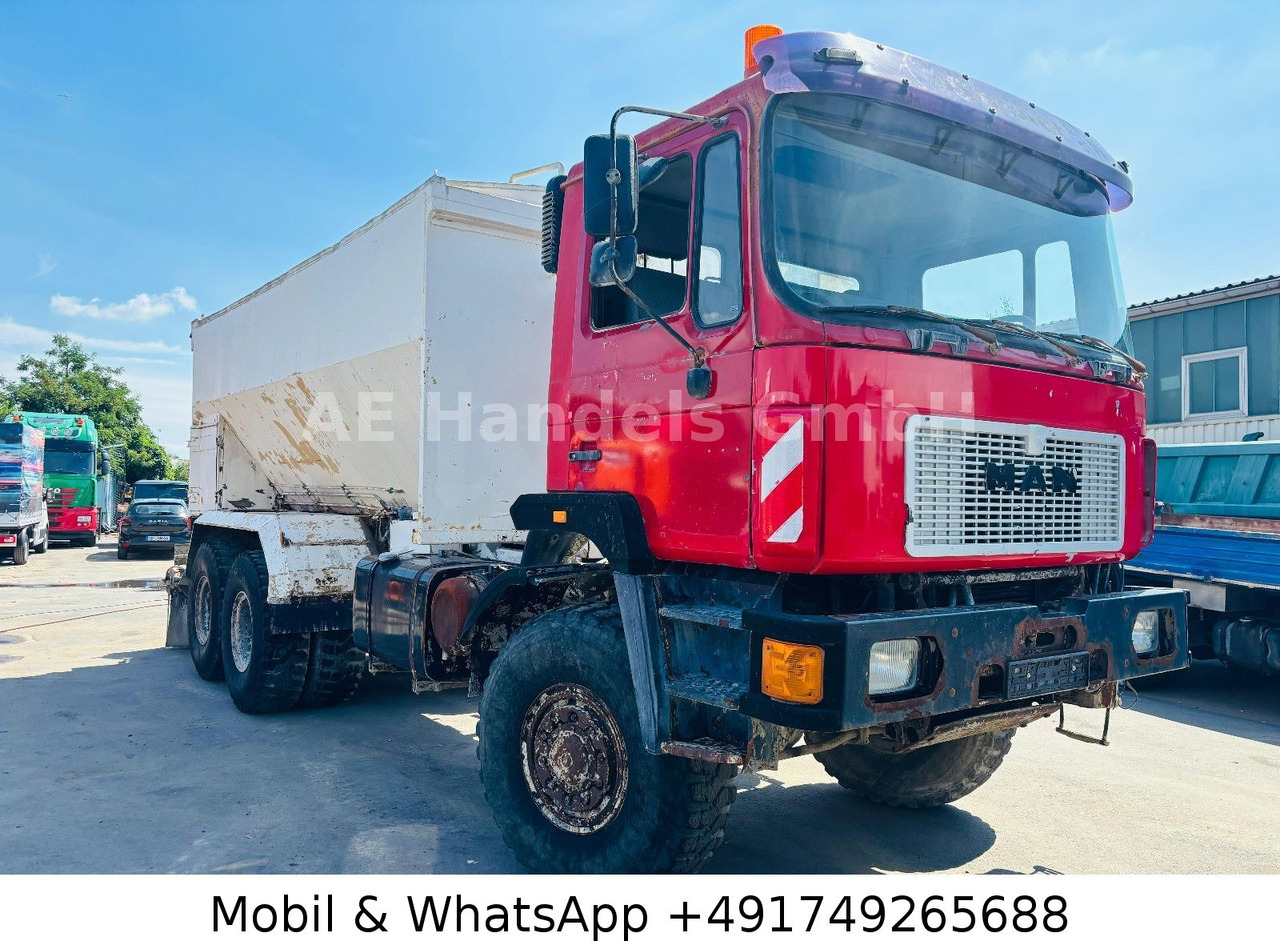 MAN F10 BB 6x6 Bindemittelstreuer *Manual/Analog - Camion: photos 3 MAN F10 BB 6x6 Bindemittelstreuer *Manual/Analog - Camion: photos 3