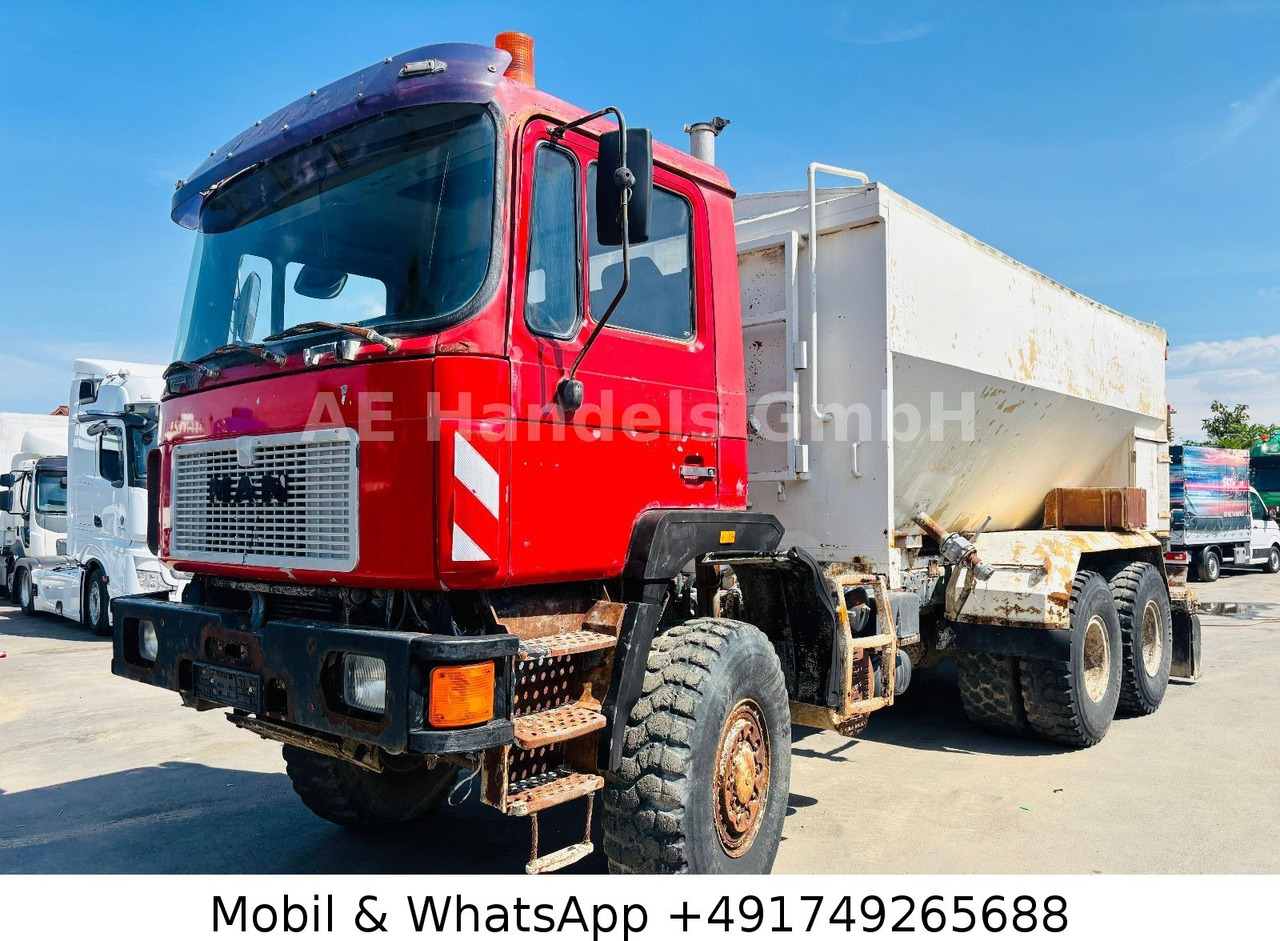 MAN F10 BB 6x6 Bindemittelstreuer *Manual/Analog - Camion: photos 1 MAN F10 BB 6x6 Bindemittelstreuer *Manual/Analog - Camion: photos 1