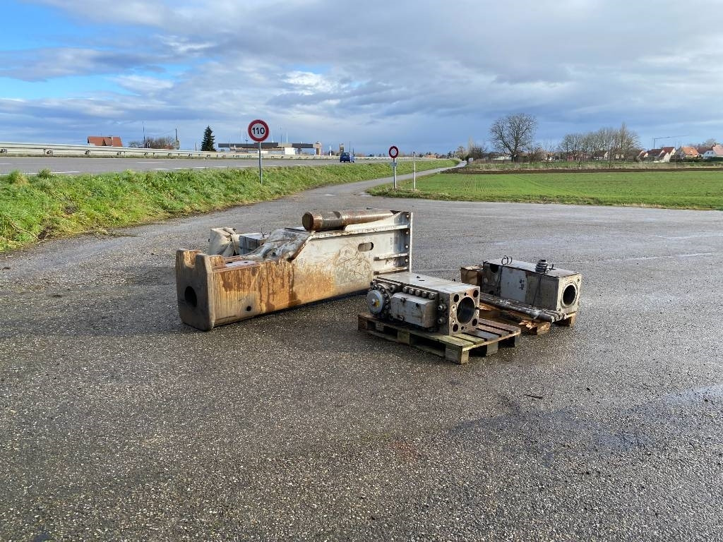 Daemo B 650 a réparer - Marteau hydraulique pour Engins de chantier: photos 4 Daemo B 650 a réparer - Marteau hydraulique pour Engins de chantier: photos 4