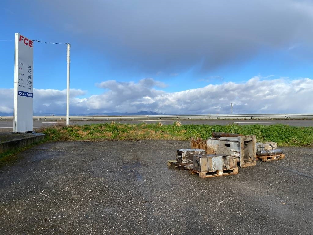 Daemo B 650 a réparer - Marteau hydraulique pour Engins de chantier: photos 3 Daemo B 650 a réparer - Marteau hydraulique pour Engins de chantier: photos 3