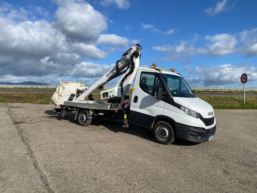 Iveco DAILY 35-140S / 2.3 Multijet 136-OIL&STEEL  - Camion avec nacelle: photos 4 Iveco DAILY 35-140S / 2.3 Multijet 136-OIL&STEEL  - Camion avec nacelle: photos 4