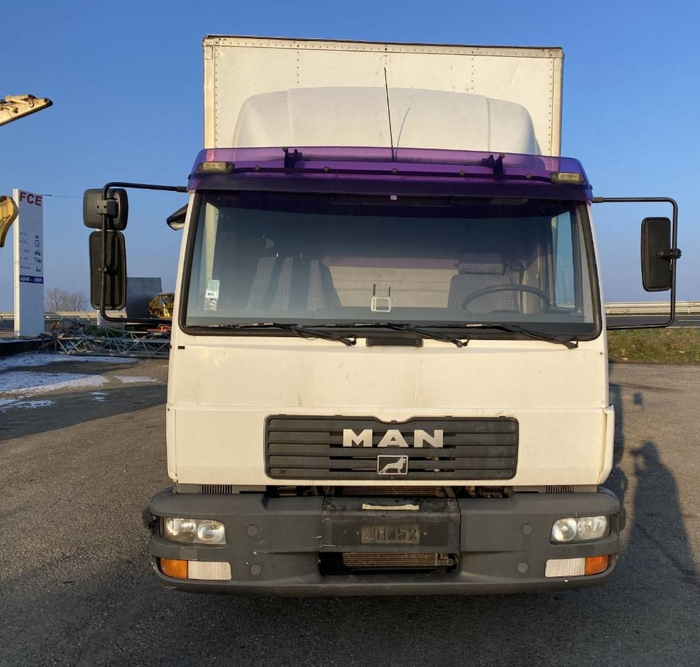 MAN LE 220C a Réparer - Camion fourgon: photos 2 MAN LE 220C a Réparer - Camion fourgon: photos 2