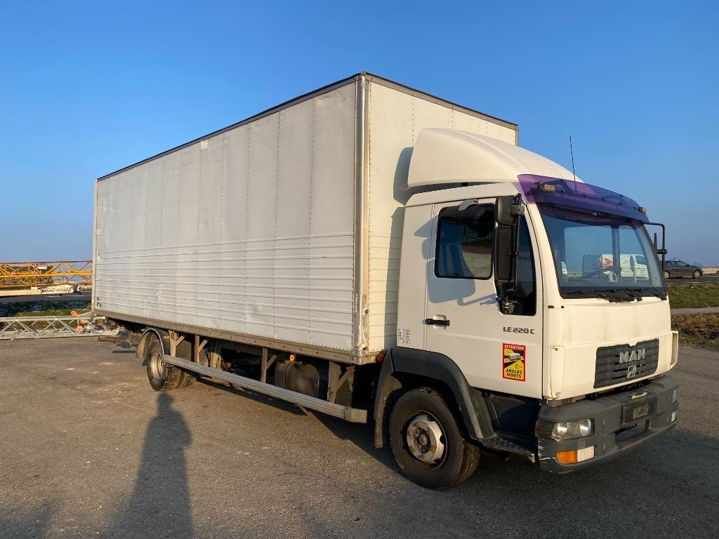 MAN LE 220C a Réparer - Camion fourgon: photos 3 MAN LE 220C a Réparer - Camion fourgon: photos 3