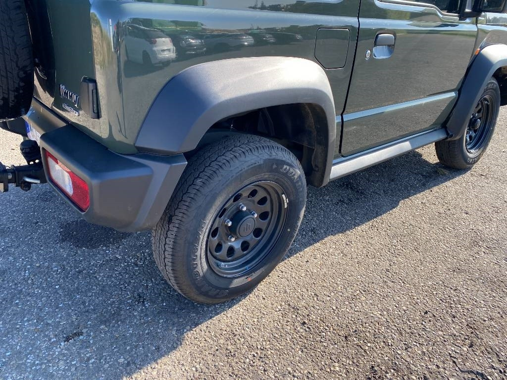 Voiture Suzuki JIMNY 1.5i 102/AllGrip endommagé: photos 42
