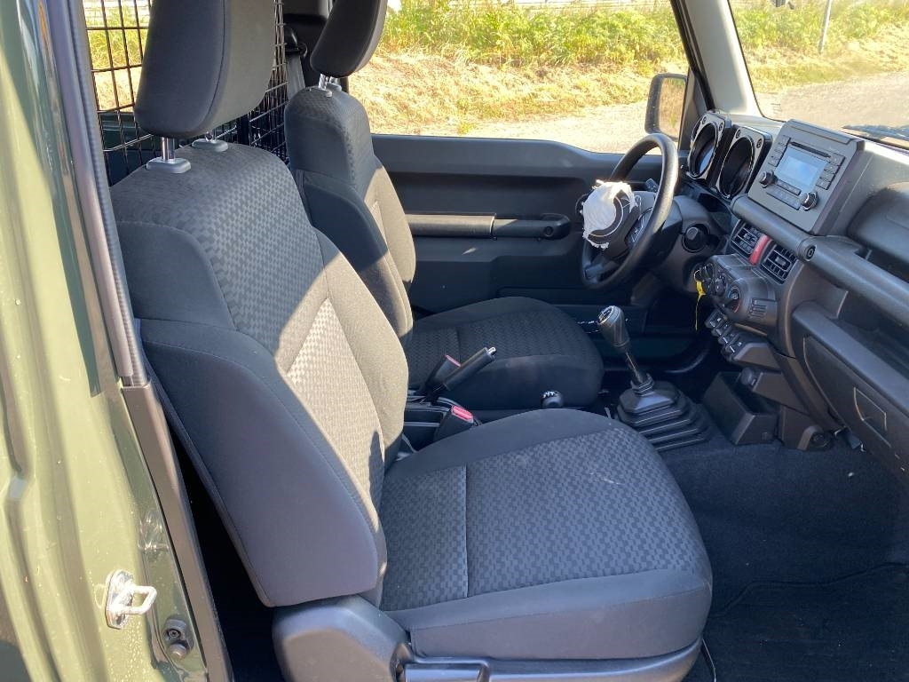 Voiture Suzuki JIMNY 1.5i 102/AllGrip endommagé: photos 48