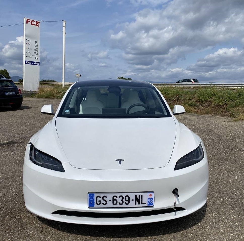 Tesla MODEL 3 5YJ3 Carte Grise Française endommagée - Voiture: photos 2 Tesla MODEL 3 5YJ3 Carte Grise Française endommagée - Voiture: photos 2