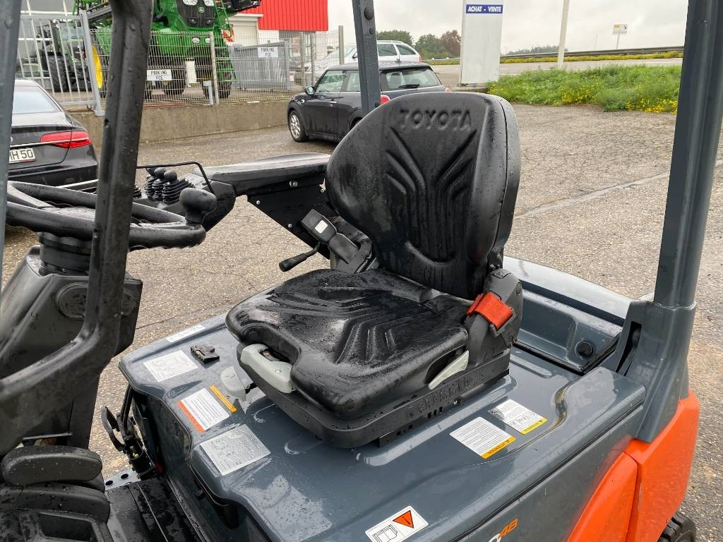 Chariot élévateur électrique Toyota TRAIGO 48/16-8FBMK16T endommagé: photos 15