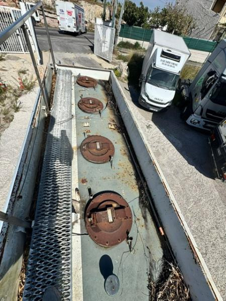 Renault MIDLUM 210 CITERNE MERCERON 11000 L 4 COMPARTIMENTS - Camion citerne: photos 4 Renault MIDLUM 210 CITERNE MERCERON 11000 L 4 COMPARTIMENTS - Camion citerne: photos 4