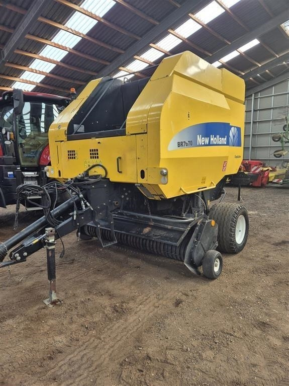 New Holland BR7070 med rotorsnitter Snitter - Presse à balles rondes: photos 1 New Holland BR7070 med rotorsnitter Snitter - Presse à balles rondes: photos 1