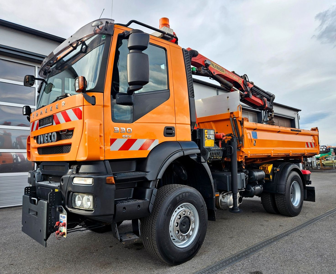 Iveco Trakker 190T33 4x4 Euro5 Kran Palfinger Funk - Camion benne, Camion grue: photos 4 Iveco Trakker 190T33 4x4 Euro5 Kran Palfinger Funk - Camion benne, Camion grue: photos 4