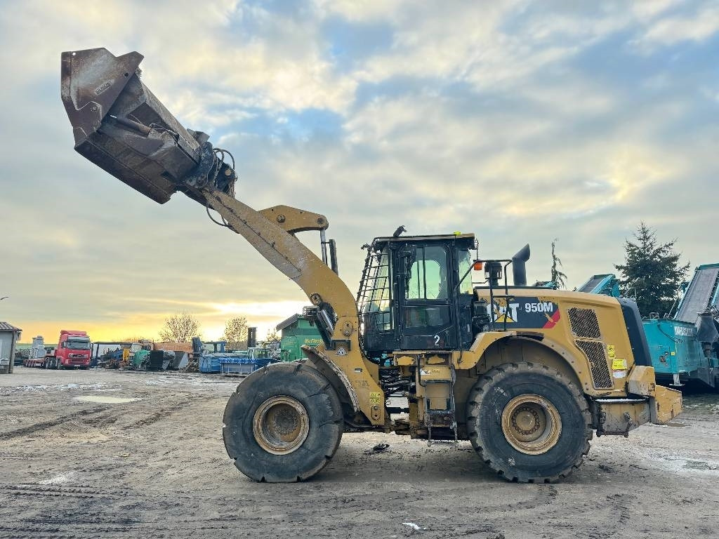 CAT 950M HighLift - Chargeuse sur pneus: photos 1 CAT 950M HighLift - Chargeuse sur pneus: photos 1