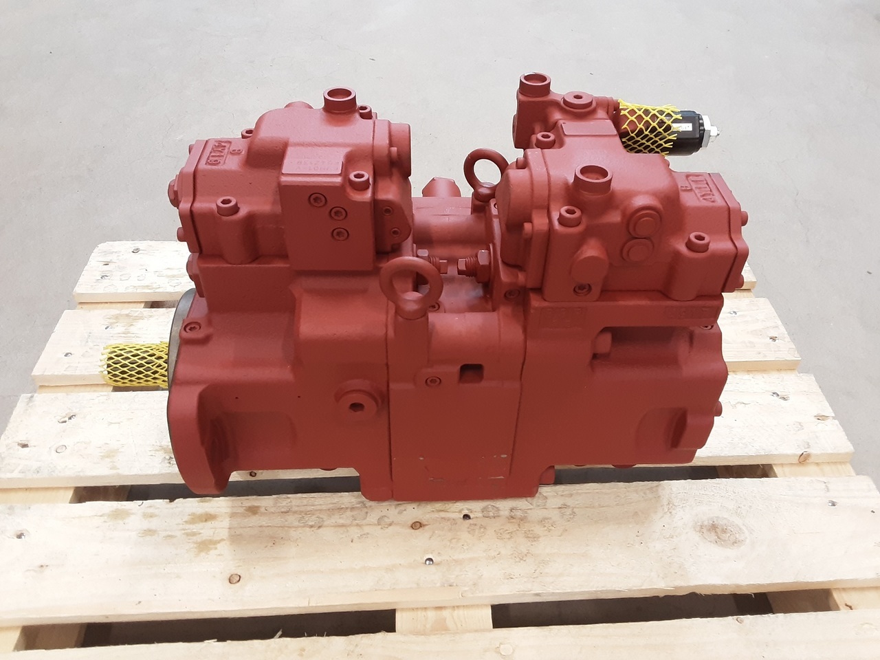 Hyundai K7V63DTP1C8R-9N01-VD - Pompe hydraulique pour Chargeuse sur chenilles: photos 1 Hyundai K7V63DTP1C8R-9N01-VD - Pompe hydraulique pour Chargeuse sur chenilles: photos 1