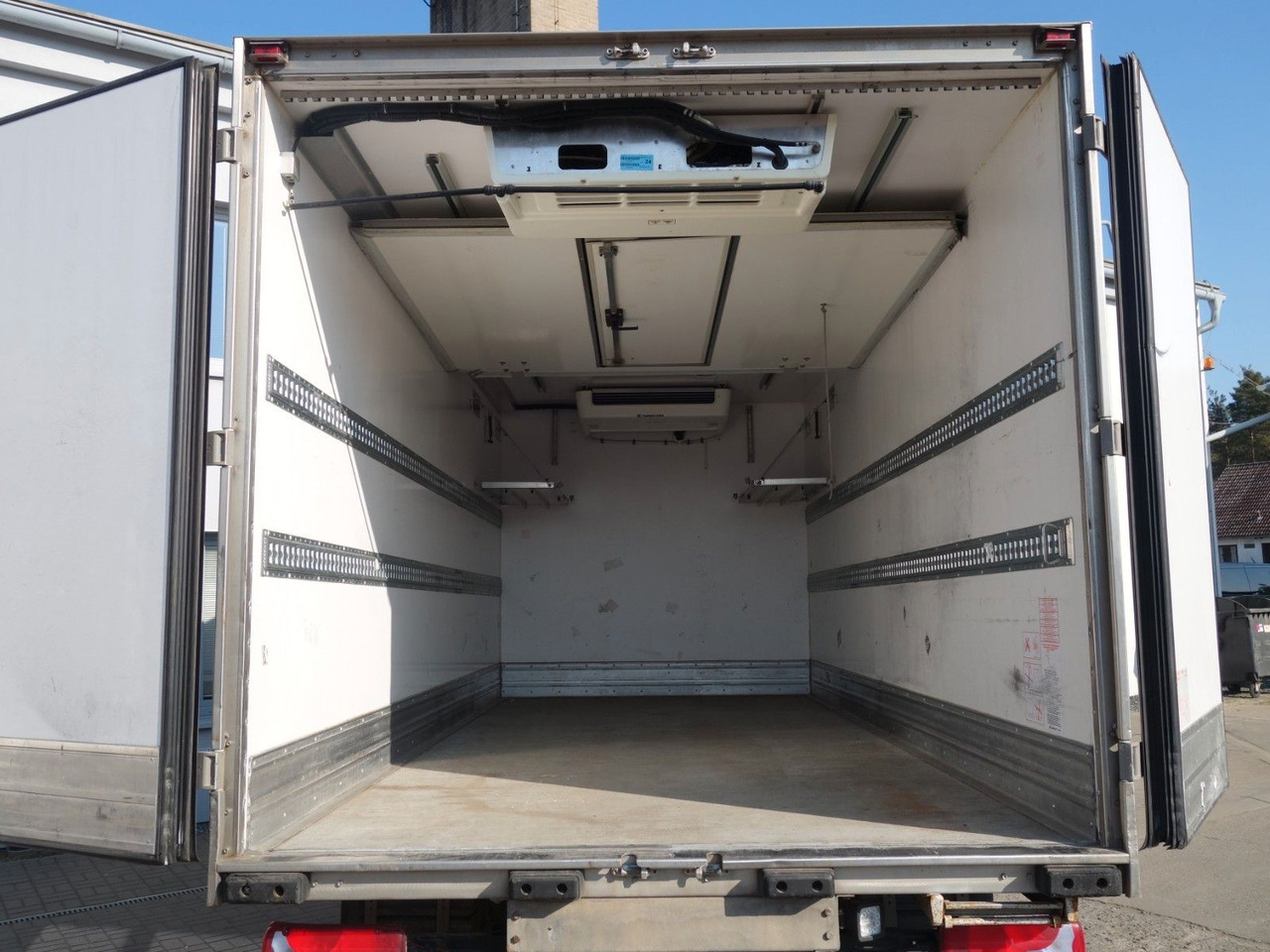 MAN TGL 8.190 mit Thermo King. 2 Temperaturen - Camion frigorifique: photos 5 MAN TGL 8.190 mit Thermo King. 2 Temperaturen - Camion frigorifique: photos 5