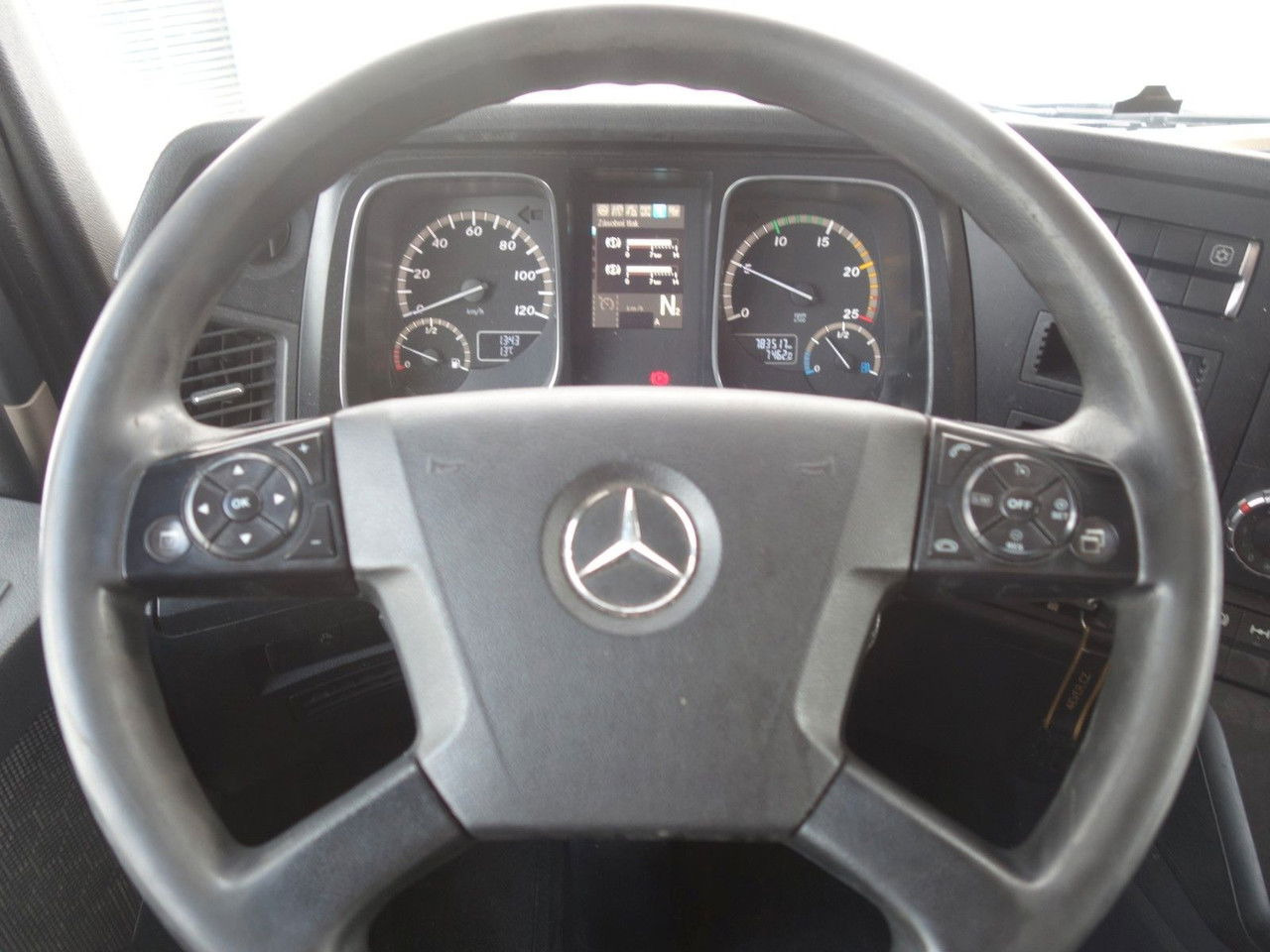 Tracteur routier Mercedes-Benz Actros 1845 LS SD, Giga Space: photos 14