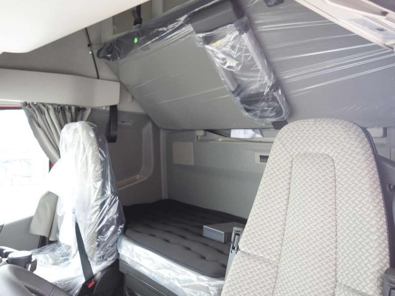 Camion porte-voitures Volvo FH 13 XL 460 TC Neue fur Kassbohrer: photos 8 Camion porte-voitures Volvo FH 13 XL 460 TC Neue fur Kassbohrer: photos 8