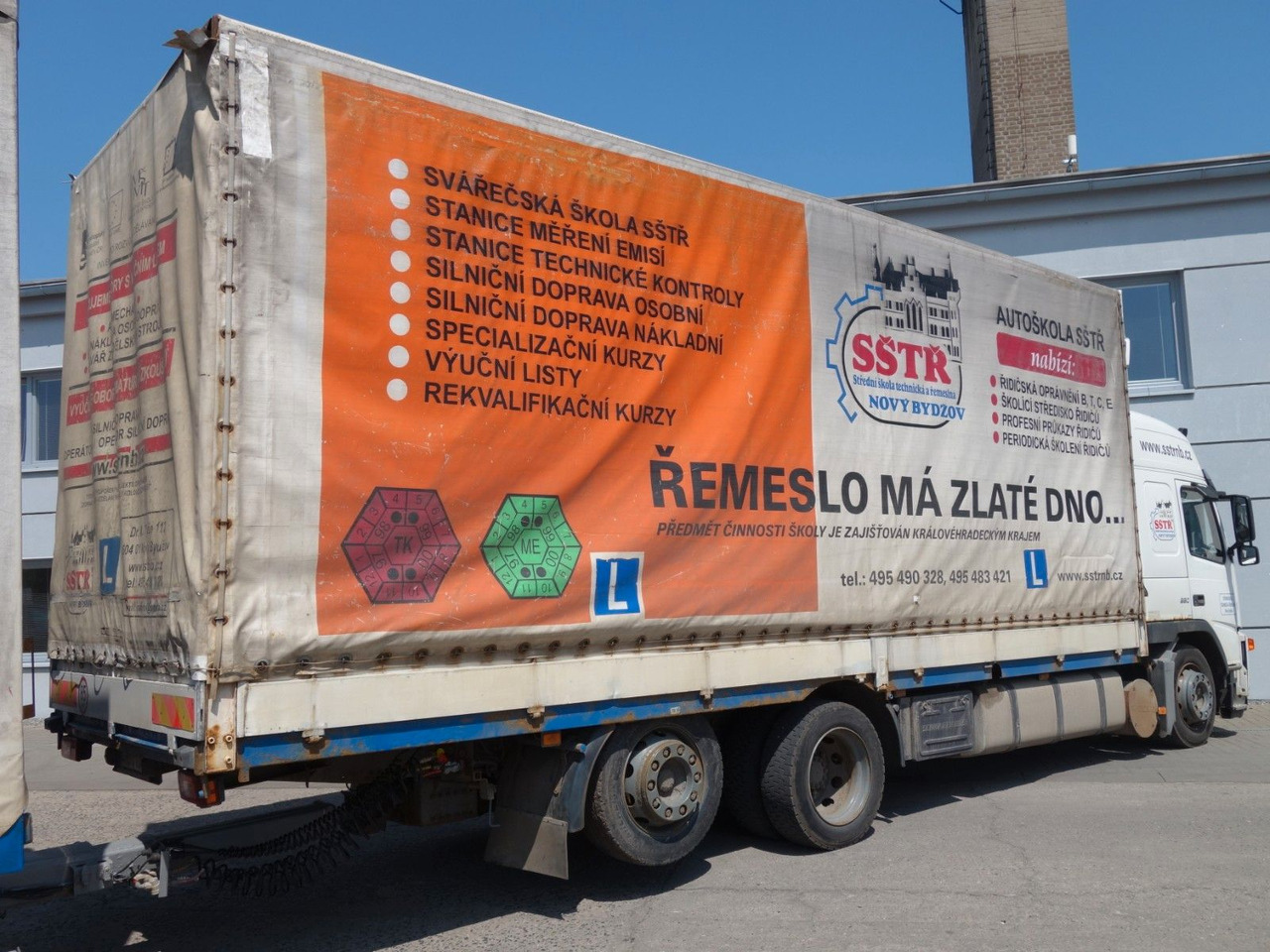 Camion à rideaux coulissants Volvo FM 380 6x2 + Panav Anhänger: photos 10
