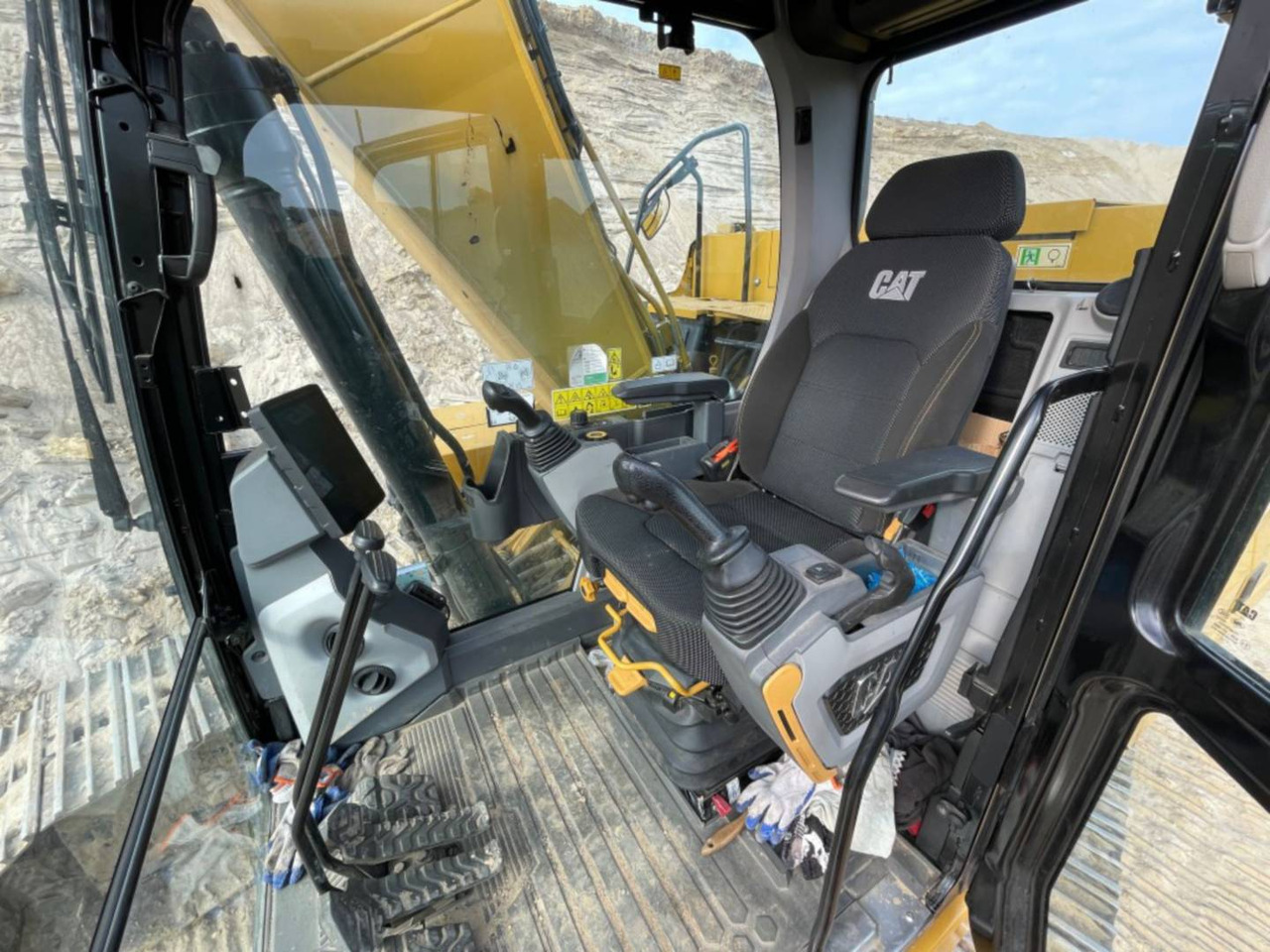 CAT 320 - Pelle sur chenille: photos 5 CAT 320 - Pelle sur chenille: photos 5