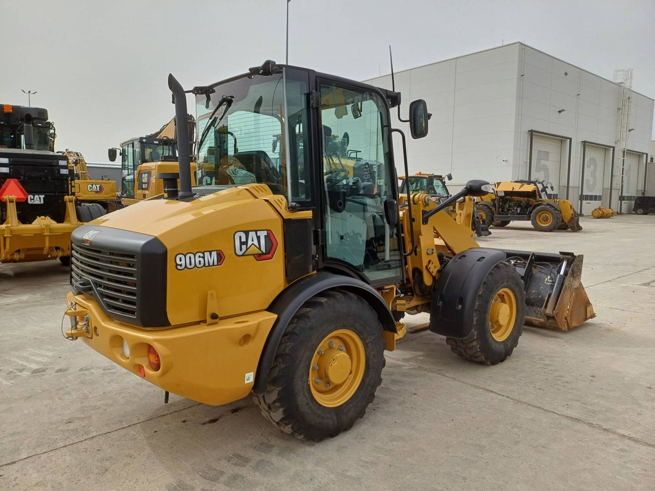 CAT 906M - Chargeuse sur pneus: photos 3 CAT 906M - Chargeuse sur pneus: photos 3
