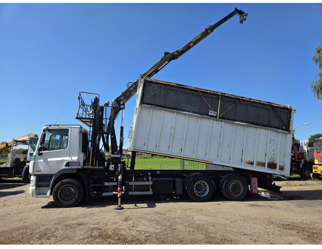 DAF CF85.410 6x2 steering axle lenk Tipper Crane HIAB J1320Z - Camion benne, Camion grue: photos 2 DAF CF85.410 6x2 steering axle lenk Tipper Crane HIAB J1320Z - Camion benne, Camion grue: photos 2
