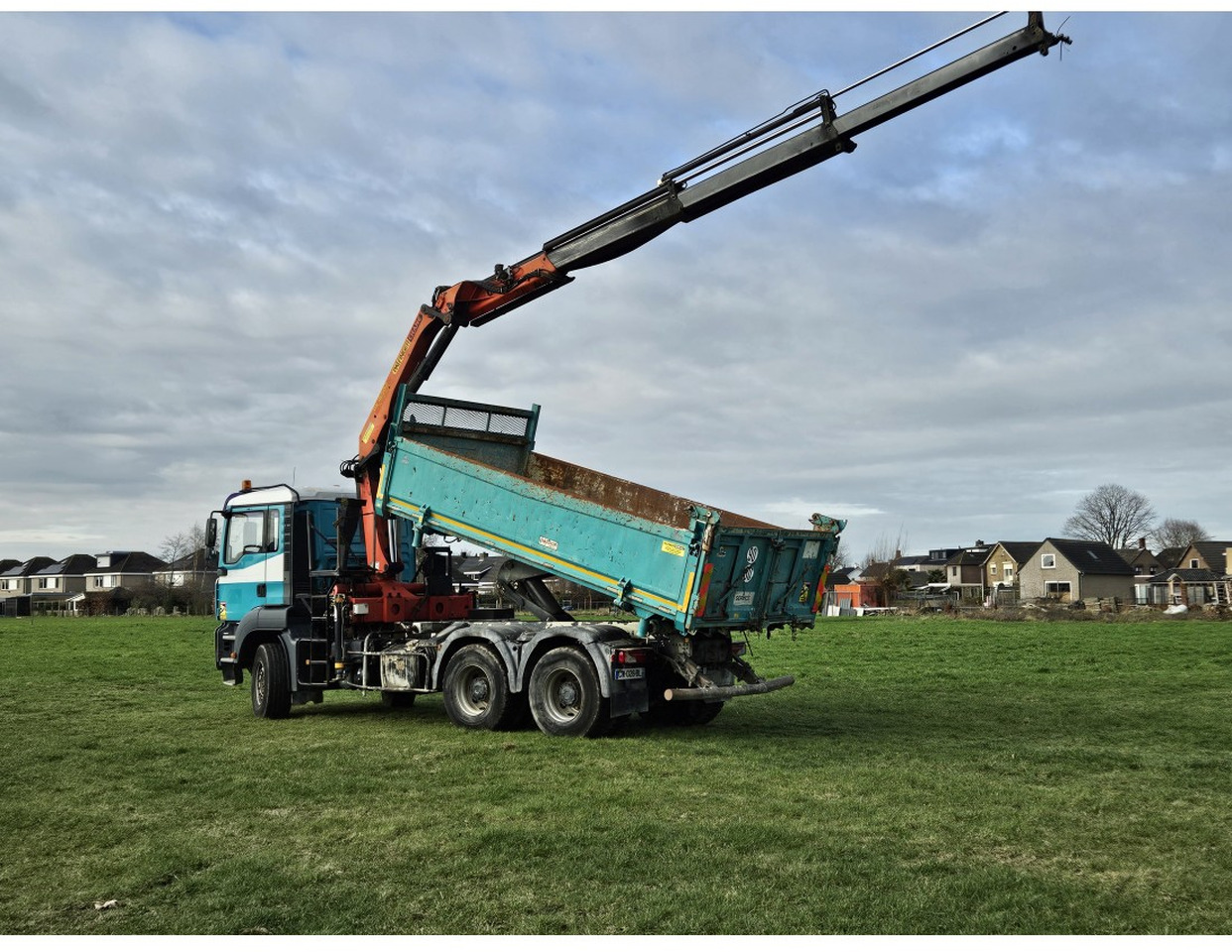 MAN TGA 33.360 TIPPER 3 SIDE CRANE PALFINGER 16502 *REMOTE CONTROL - Camion benne: photos 4 MAN TGA 33.360 TIPPER 3 SIDE CRANE PALFINGER 16502 *REMOTE CONTROL - Camion benne: photos 4