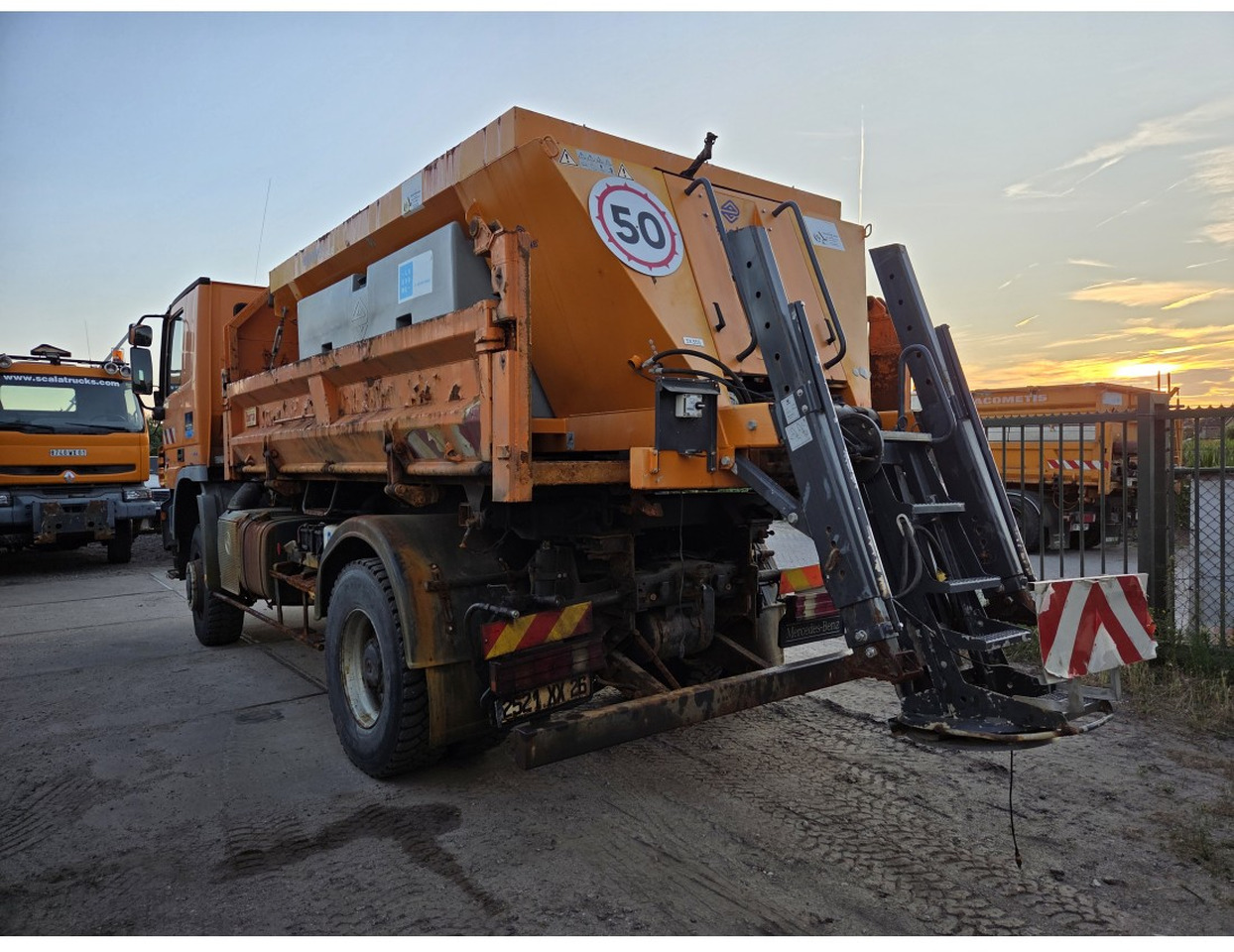 MERCEDES ACTROS 1836 4X4 TIPPER possible to buy with salt spreader - Camion benne: photos 4 MERCEDES ACTROS 1836 4X4 TIPPER possible to buy with salt spreader - Camion benne: photos 4