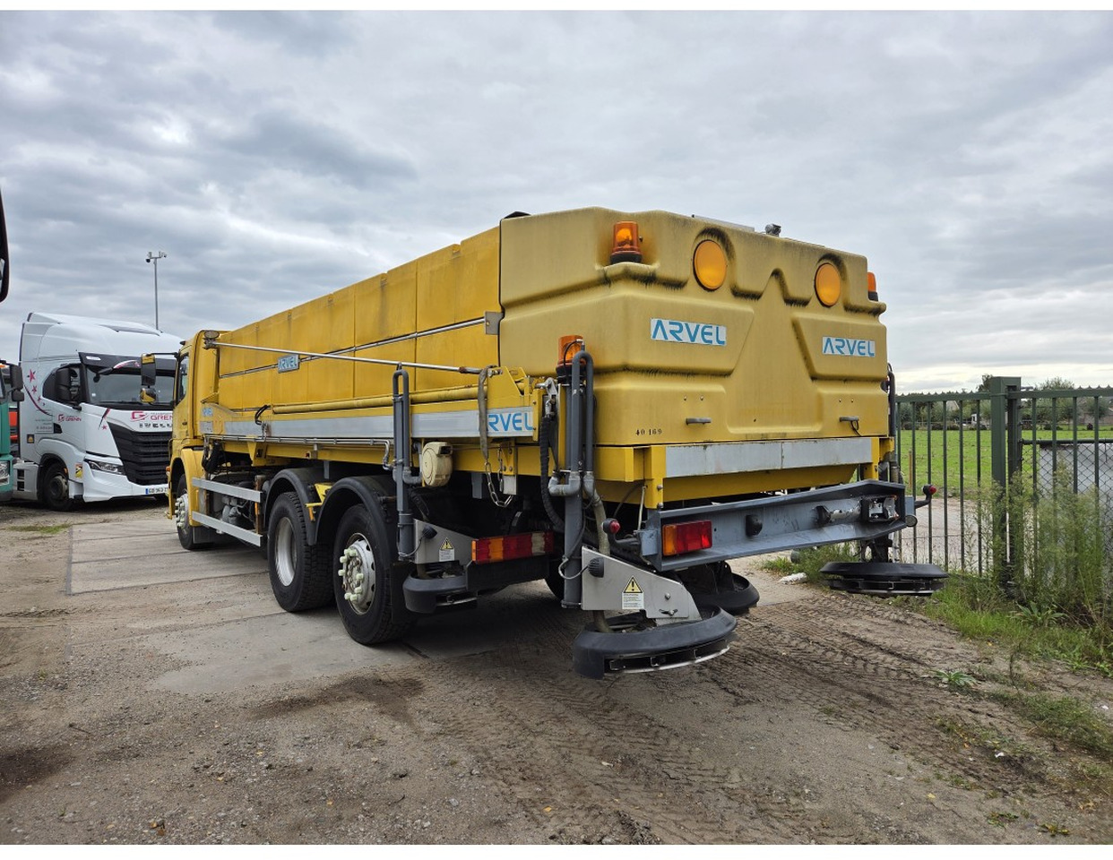 MERCEDES AXOR 2533 6X2 CHASSIS LOW MILEAGE - Châssis cabine, Engin de déneigement: photos 2 MERCEDES AXOR 2533 6X2 CHASSIS LOW MILEAGE - Châssis cabine, Engin de déneigement: photos 2