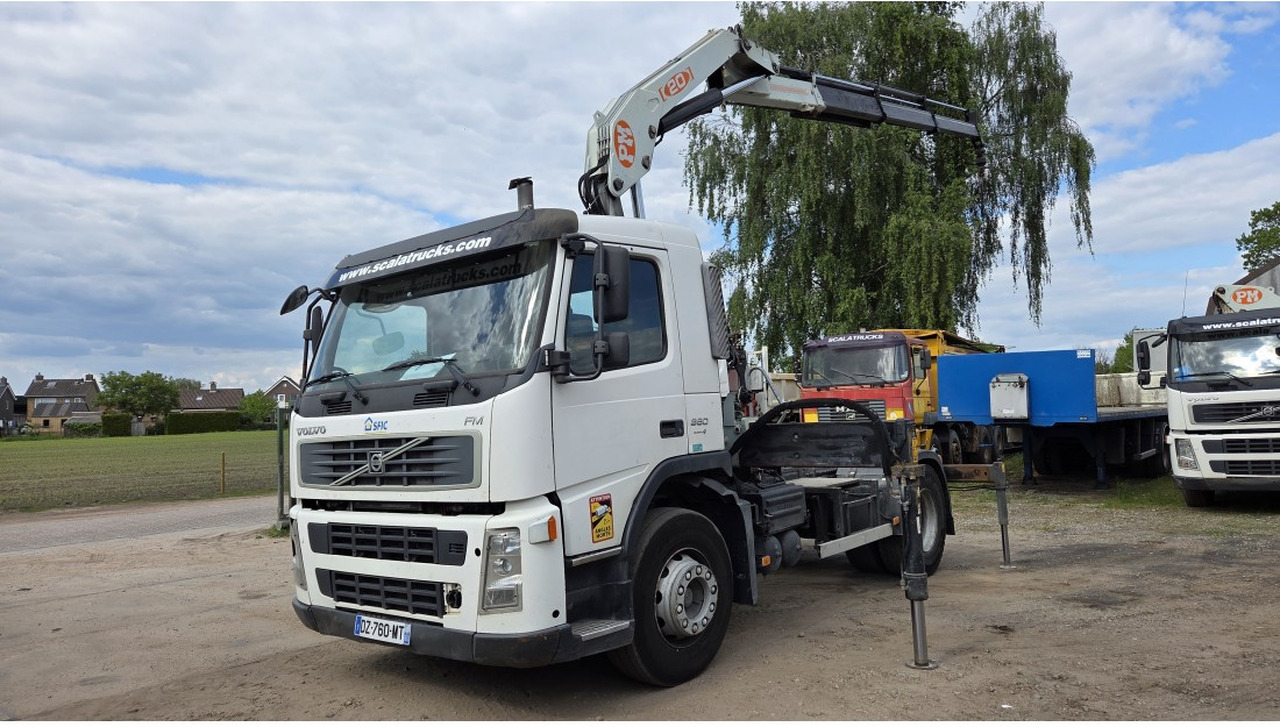 VOLVO FM 360 4X2 EURO 3 TRACTOR UNIT CRANE PM 20T MANUAL GEARBOX - Tracteur routier: photos 1 VOLVO FM 360 4X2 EURO 3 TRACTOR UNIT CRANE PM 20T MANUAL GEARBOX - Tracteur routier: photos 1