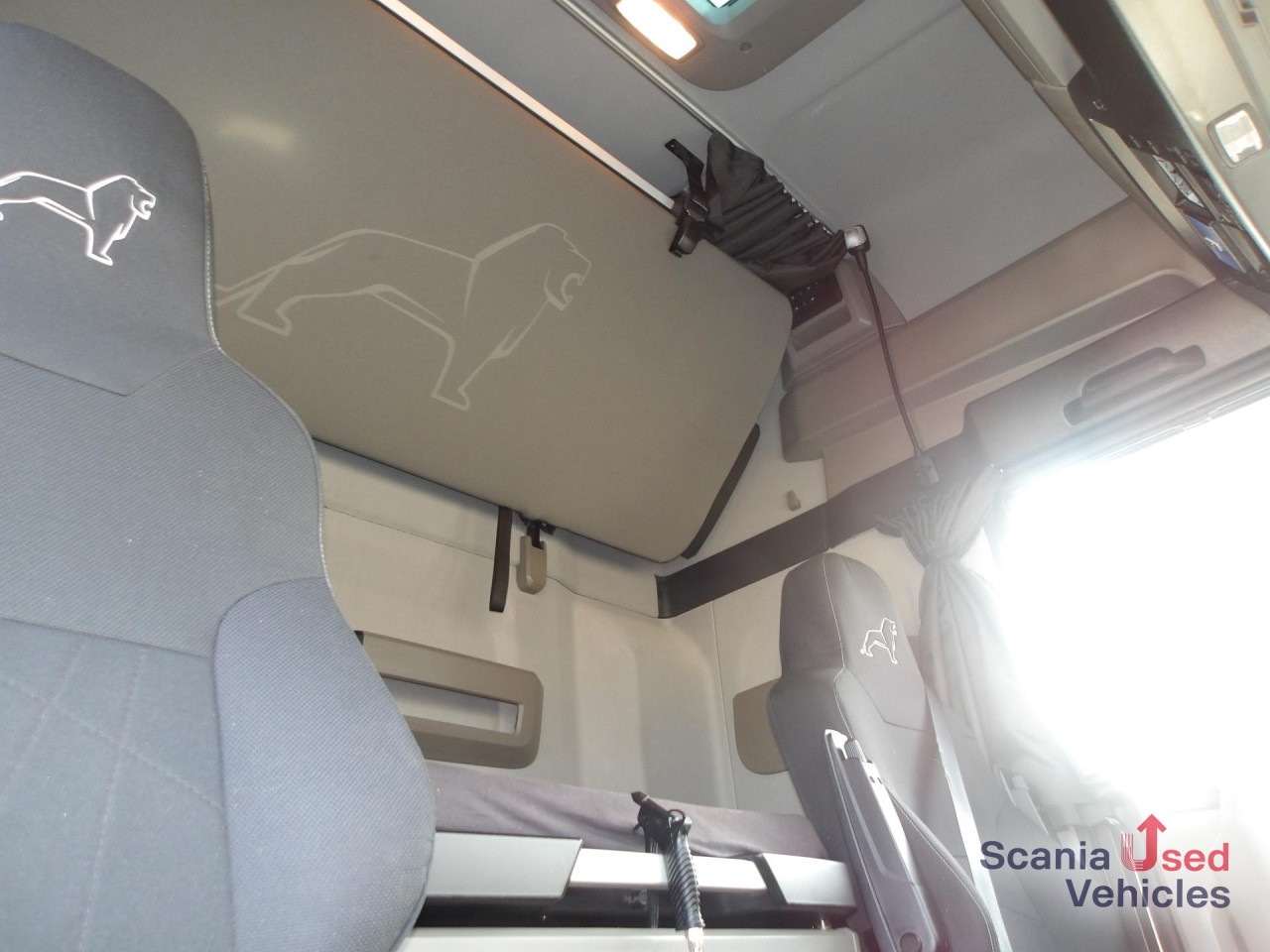 Tracteur routier MAN TGX 18.510 - GX - RETARDER - 2x TANKs - BL -: photos 12 Tracteur routier MAN TGX 18.510 - GX - RETARDER - 2x TANKs - BL -: photos 12