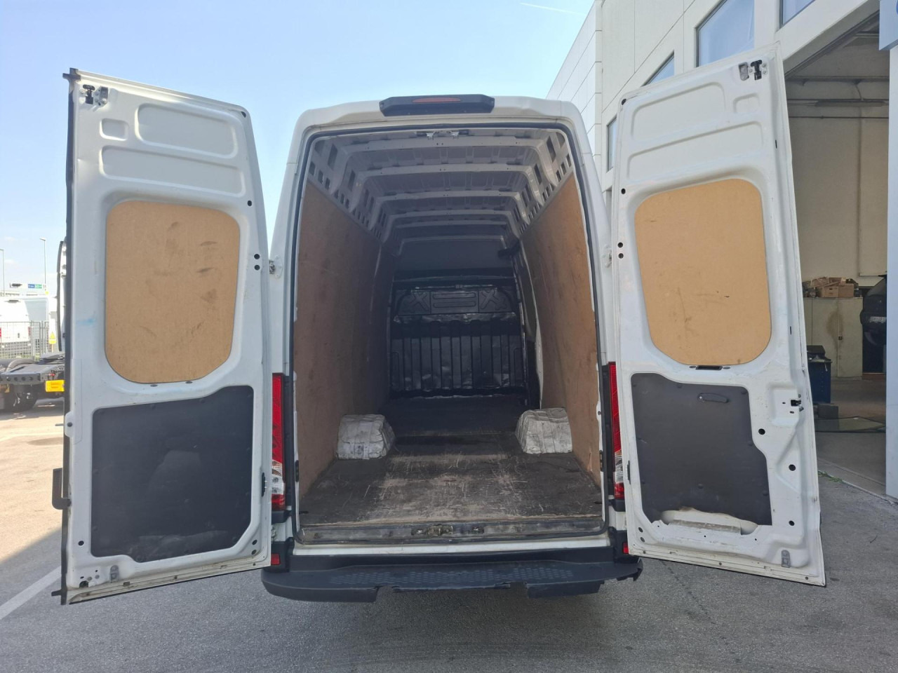 IVECO Daily 35C18H V - Transport de personnes: photos 5 IVECO Daily 35C18H V - Transport de personnes: photos 5