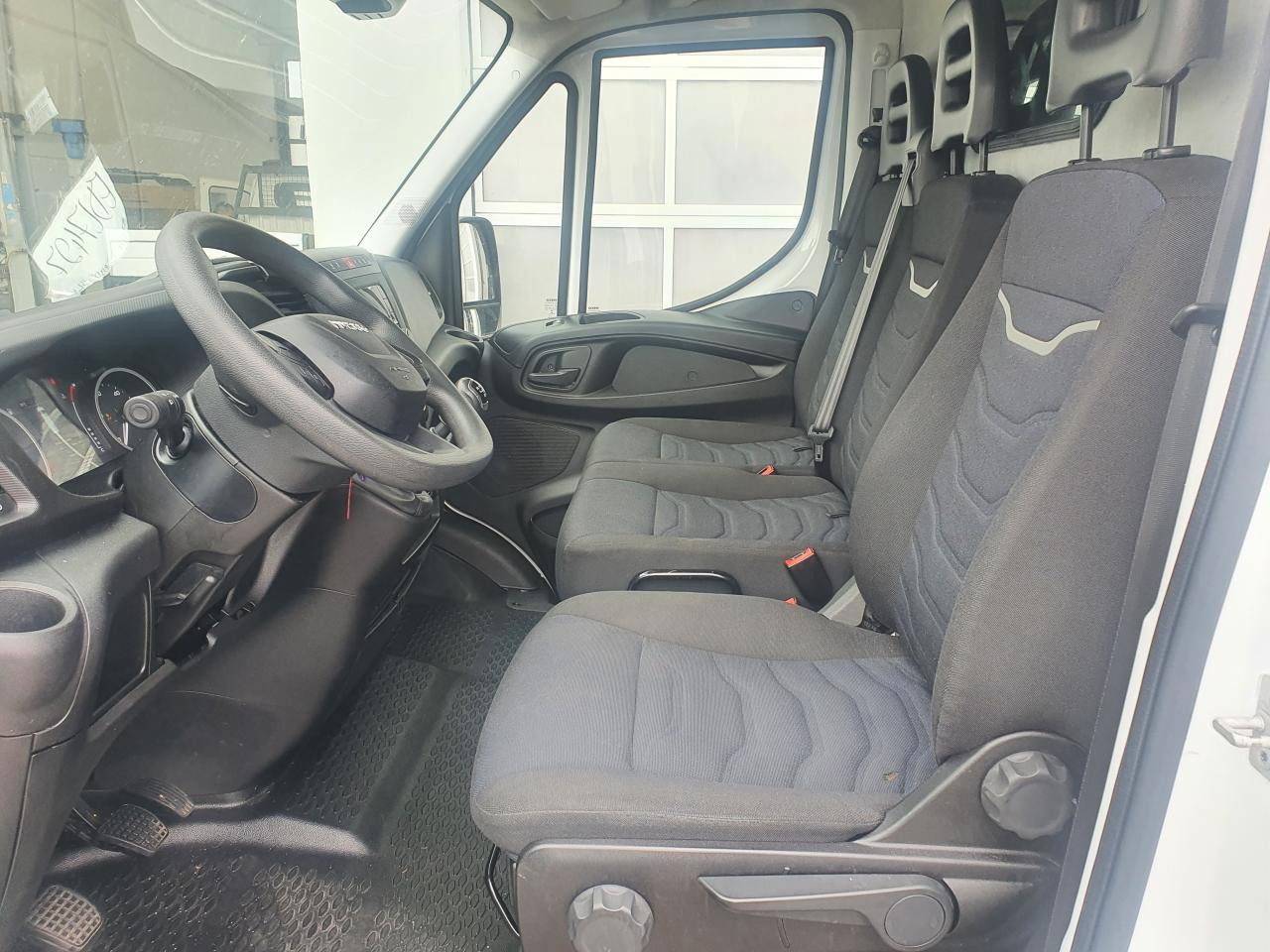 Transport de personnes IVECO Daily 35S16V: photos 6