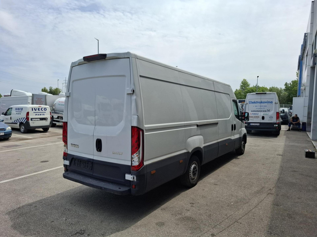 IVECO Daily 35S16V - Transport de personnes: photos 4 IVECO Daily 35S16V - Transport de personnes: photos 4