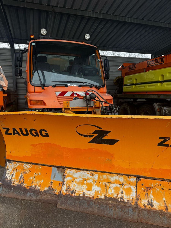 Camion Unimog U400 4x4, Winterdienst, Schild+Streuer: photos 6