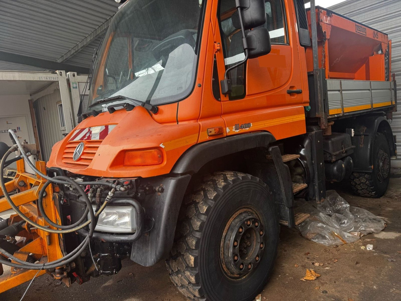 Unimog U400 4x4, Winterdienst, Schild+Streuer - Camion: photos 4 Unimog U400 4x4, Winterdienst, Schild+Streuer - Camion: photos 4